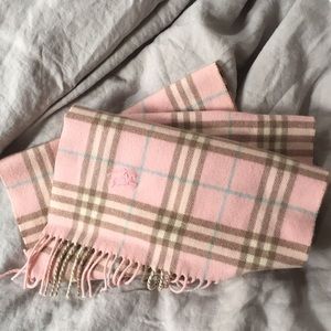 Burberry scarf. 100% lambswool.